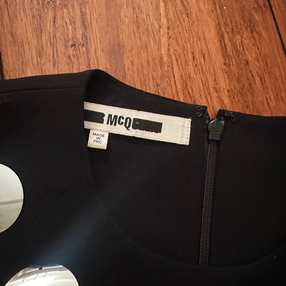 Deleting Alexander McQueen Black Crop Top with Silver Disc Accents - Picture 2 of 3